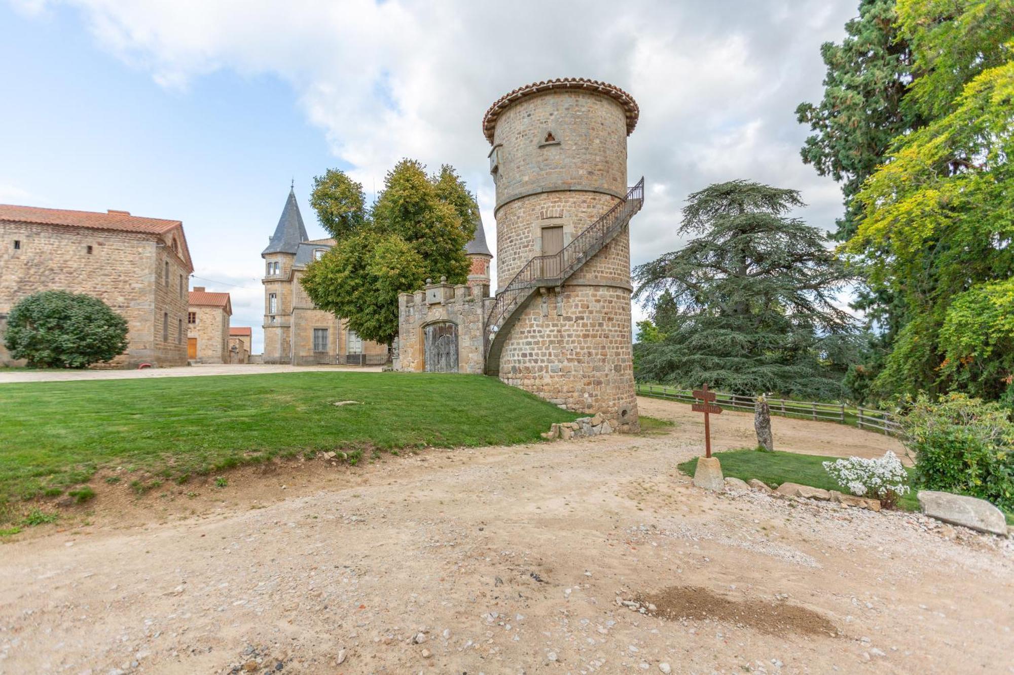 Domaine Et Chateau De Valinches Marols Exterior foto