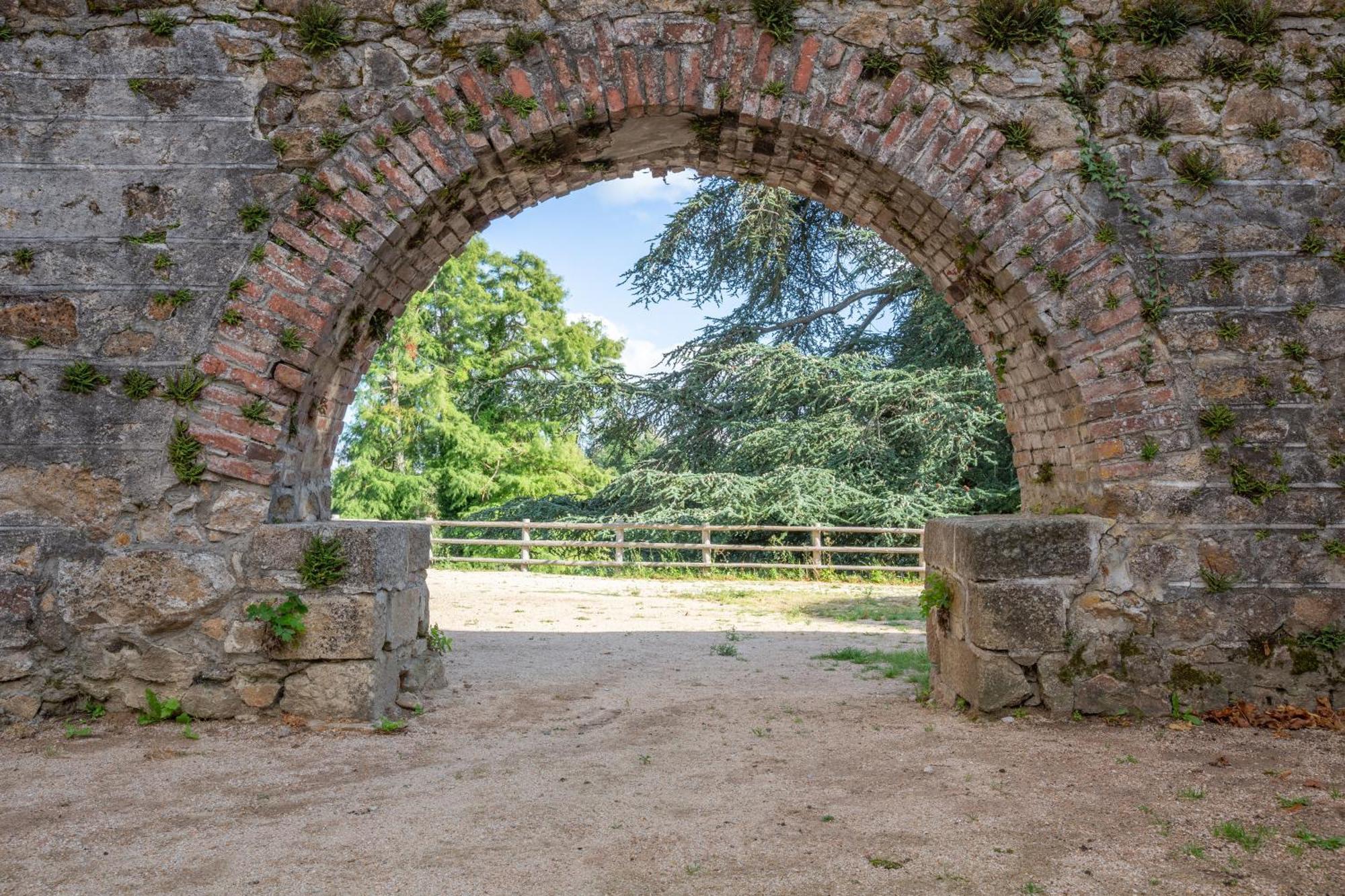 Domaine Et Chateau De Valinches Marols Exterior foto